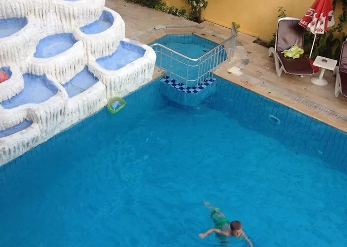 Aparthotel Family 2*