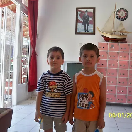 Ξενοδοχείο με διαμερίσματα Family Μαρμαρίς