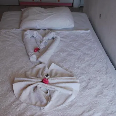 Family 2* Μαρμαρίς